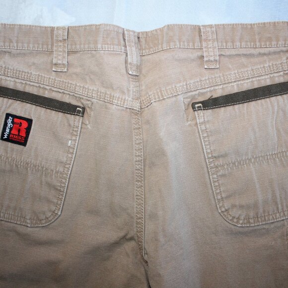 Wrangler Men's Tan Cargo Shorts - Picture 9 of 16